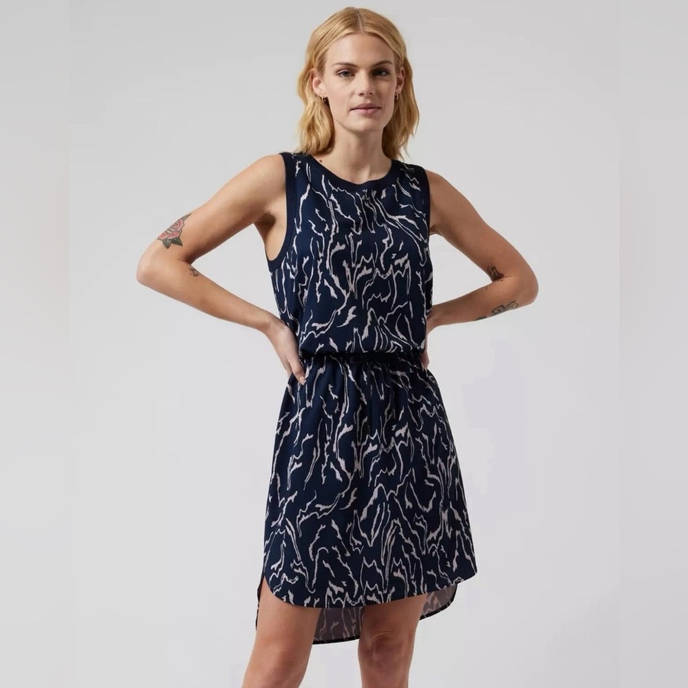 Athleta Rincon Printed Dress in Voyage Orchid Navy Blue Sz S